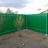 Забор из профнастила двухсторонний зеленый поворотный